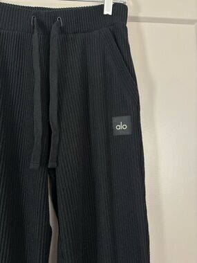 Alo muse sweatpants